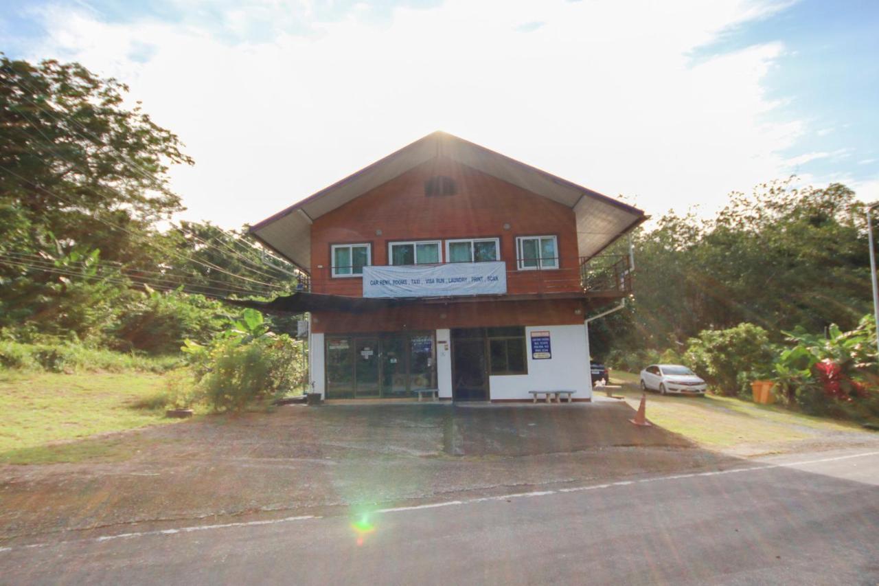 Oyo 75373 Chamil House Hotel Nai Harn Bagian luar foto
